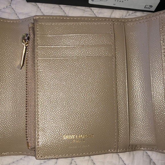 SOLD! NWT YVES Saint Laurent Monogram Wallet in Grey - Picture 2 of 10